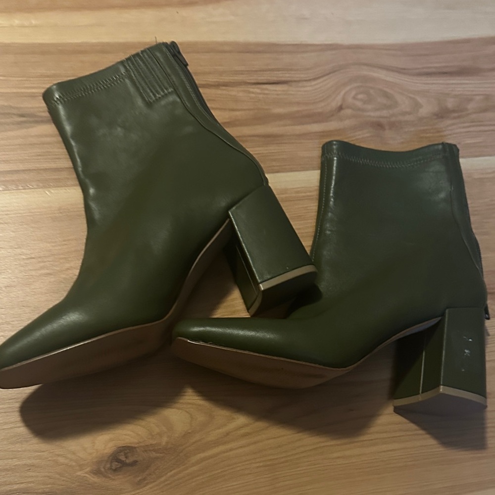 Aqua Olive Green Heeled Boots Sz8